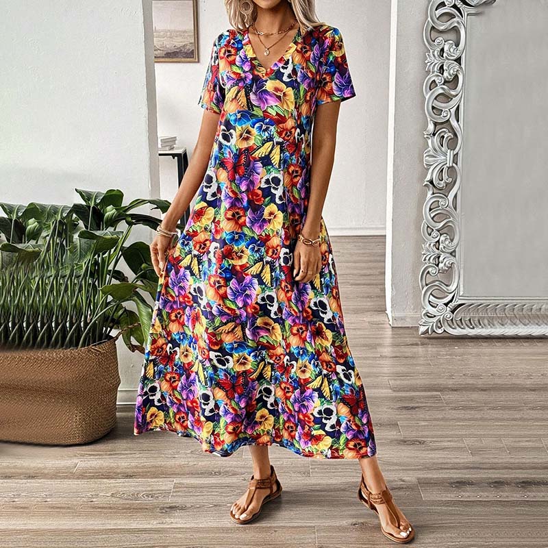 Färgglad Klänning Med Blommönster