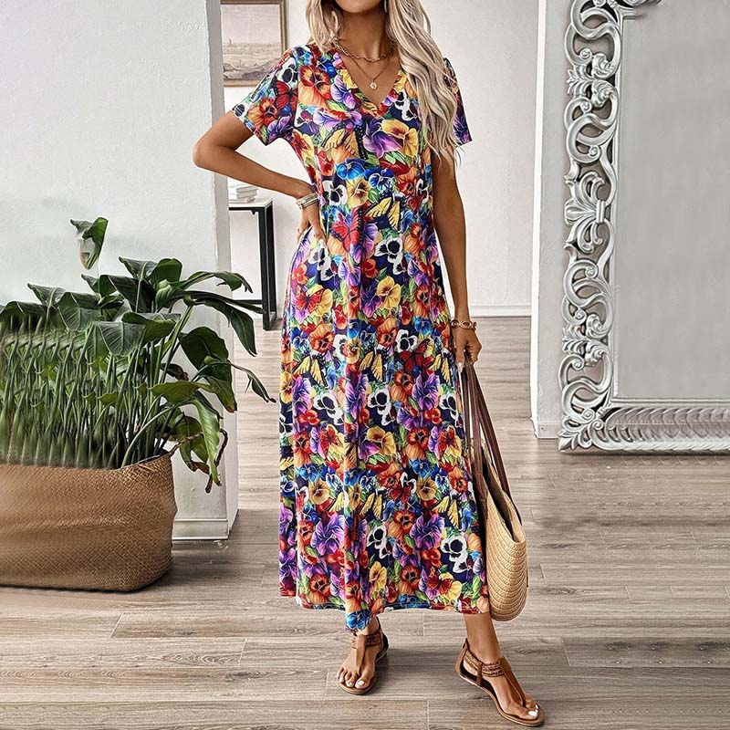 Färgglad Klänning Med Blommönster