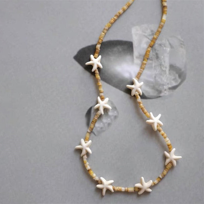 Avslappnad Strandhalsband