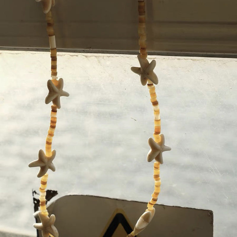 Avslappnad Strandhalsband