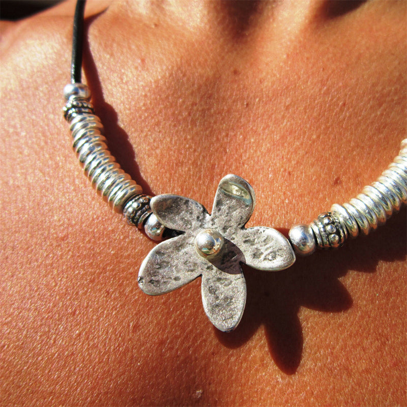 Bohemiskt Blommigt Halsband