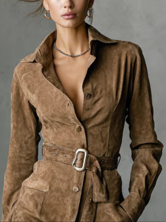 Francis Suedeklänning med enkelknäppning och slag, lång ärm, midi-längd