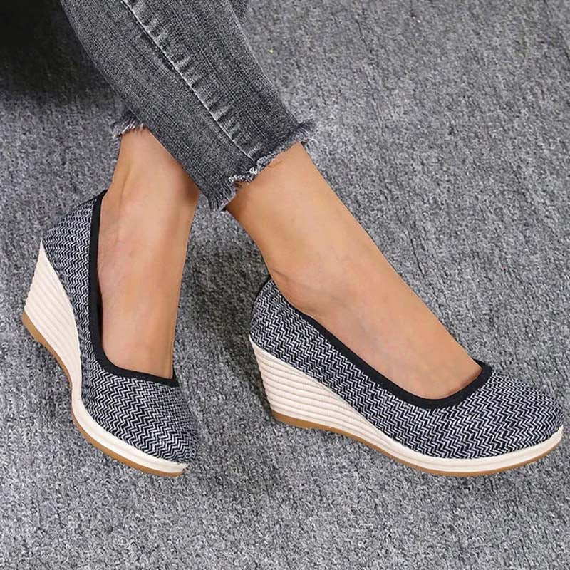 Avslappnad Wedge Skor