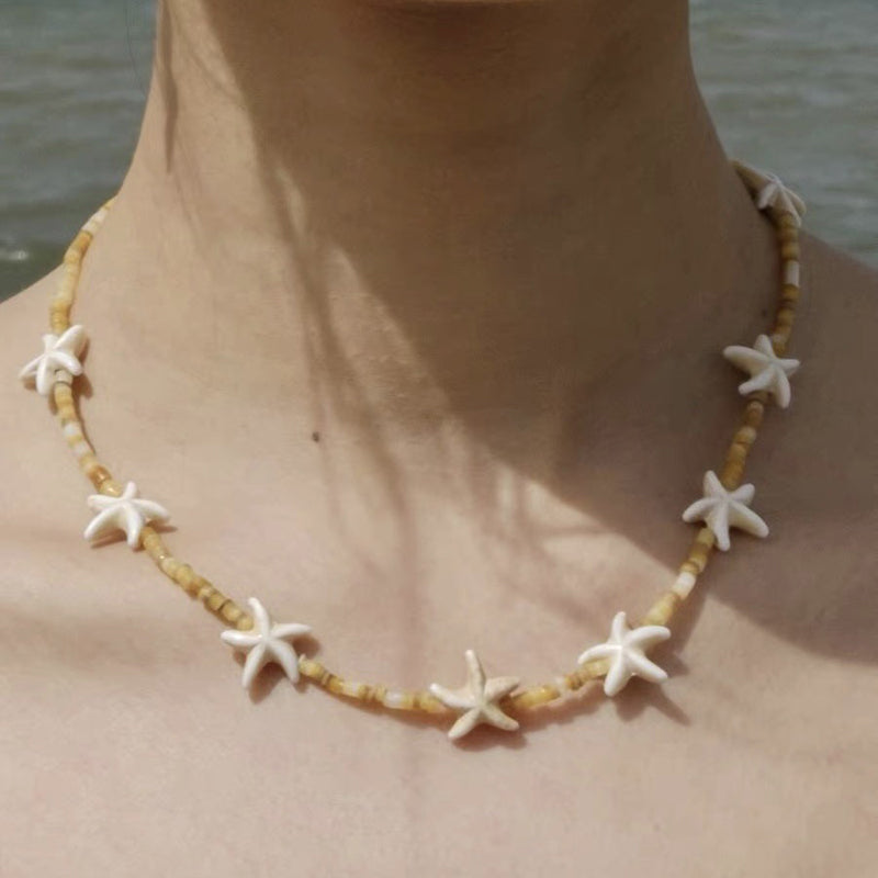 Avslappnad Strandhalsband