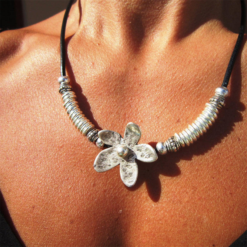Bohemiskt Blommigt Halsband