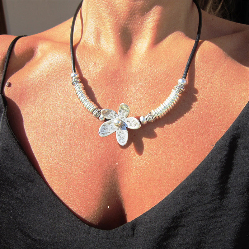 Bohemiskt Blommigt Halsband
